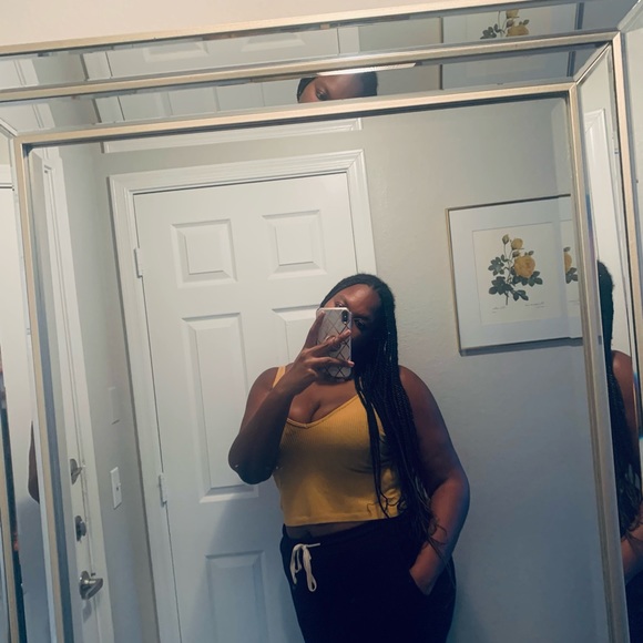 Meet your Posher, Ciara - Picture 2 of 4